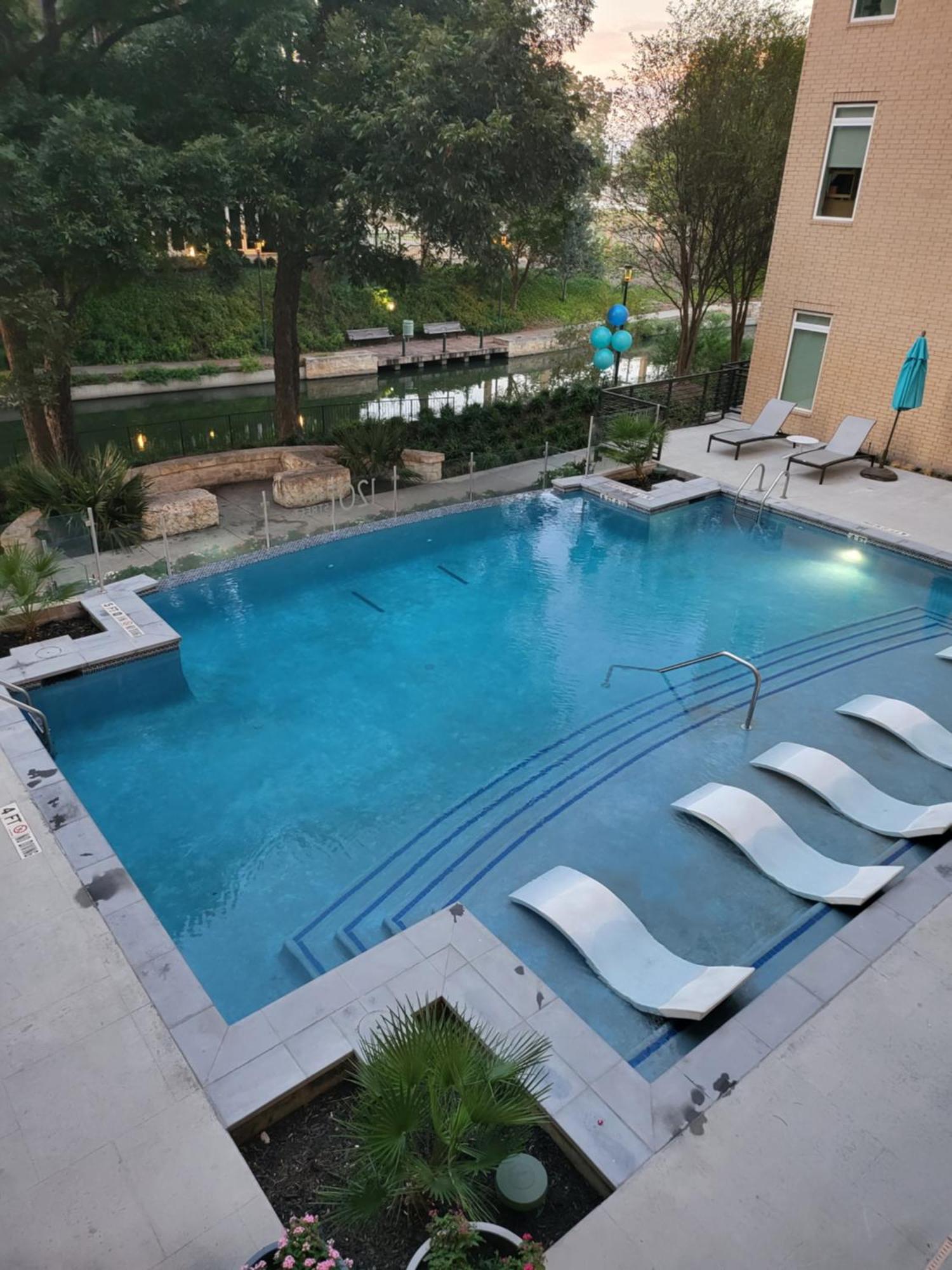 Beautiful Condo On Riverwalk W King Ste Free Parking Pet Friendly Centrally Located On The Riverwalk San Antonio Extérieur photo