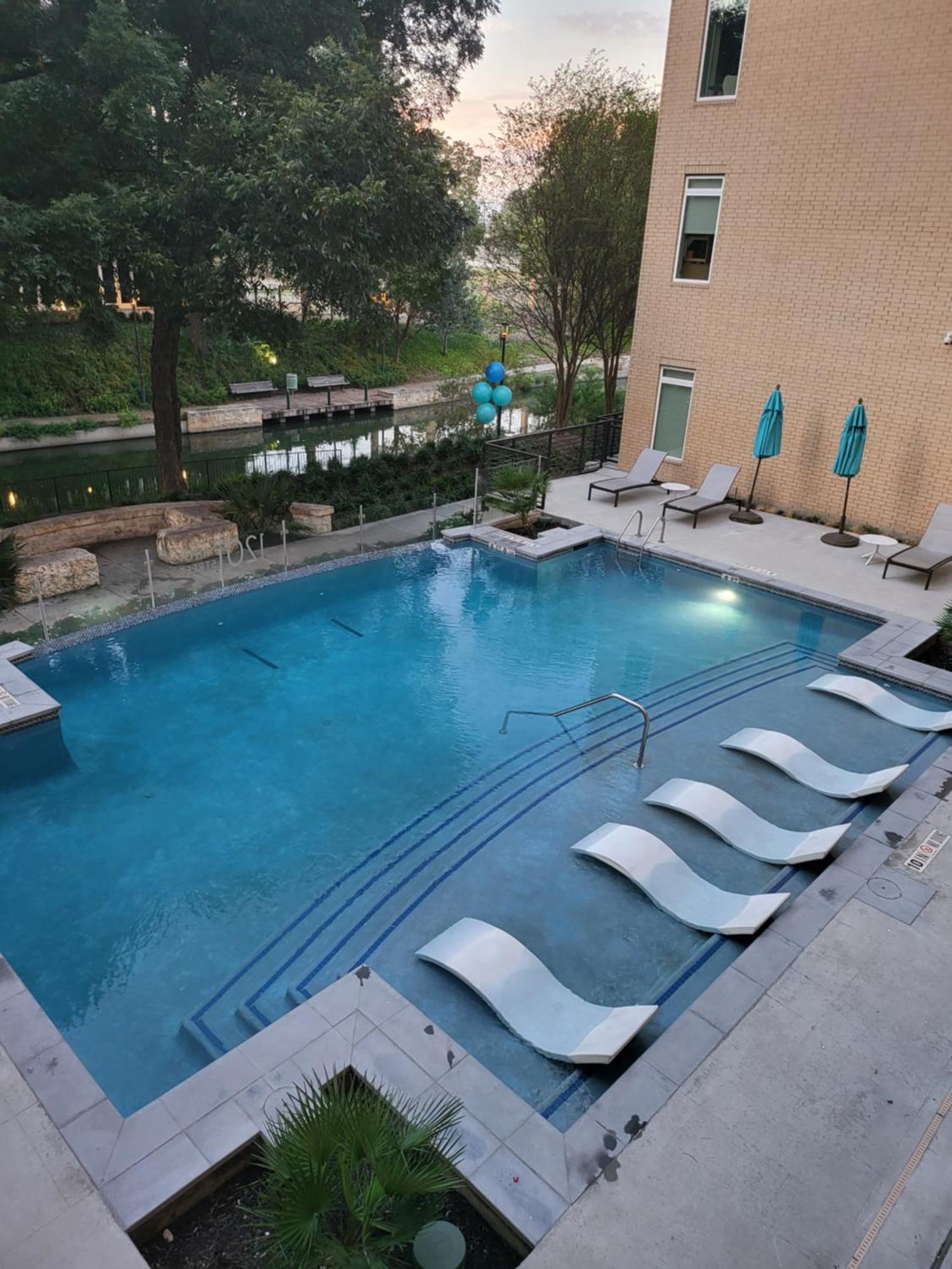 Beautiful Condo On Riverwalk W King Ste Free Parking Pet Friendly Centrally Located On The Riverwalk San Antonio Extérieur photo